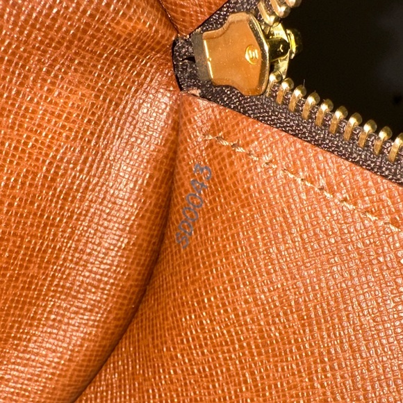 Authentic Louis Vuitton Monogram Canvas Papillion 28 Handbag (Date Code added) - Picture 9 of 16